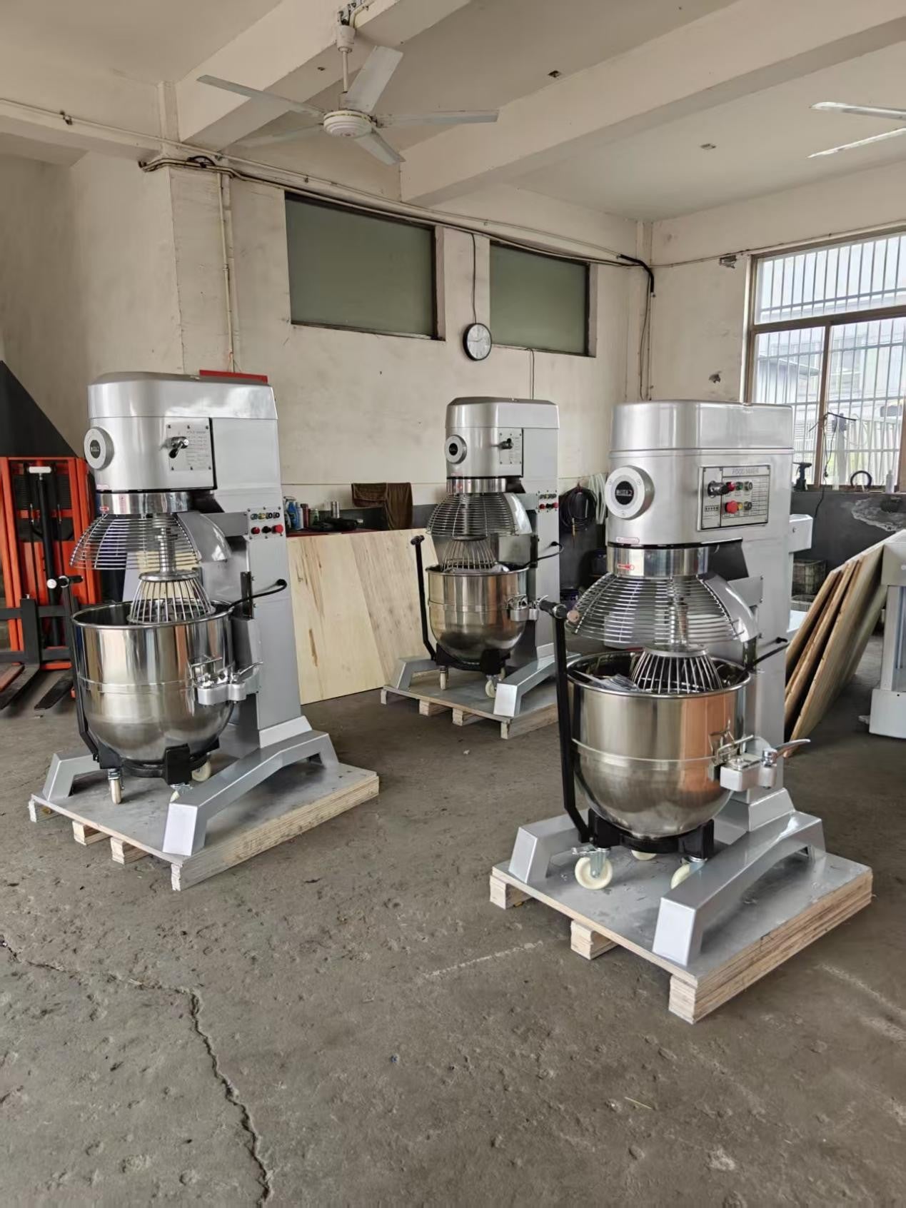 WG-B100 – 100L – Food Mixer (With Cover & Trolley) – Commercial.